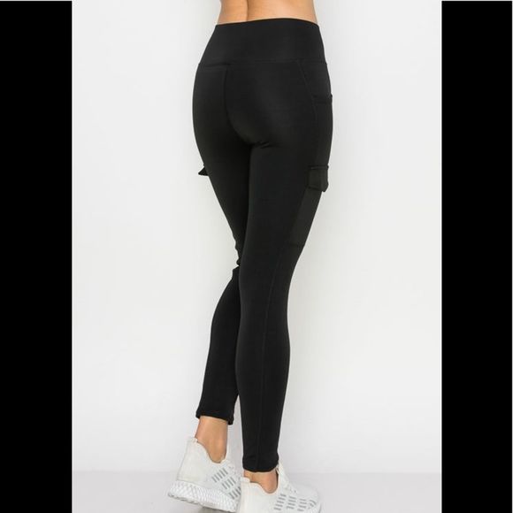Black Cargo pocket legging - Picture 4 of 5